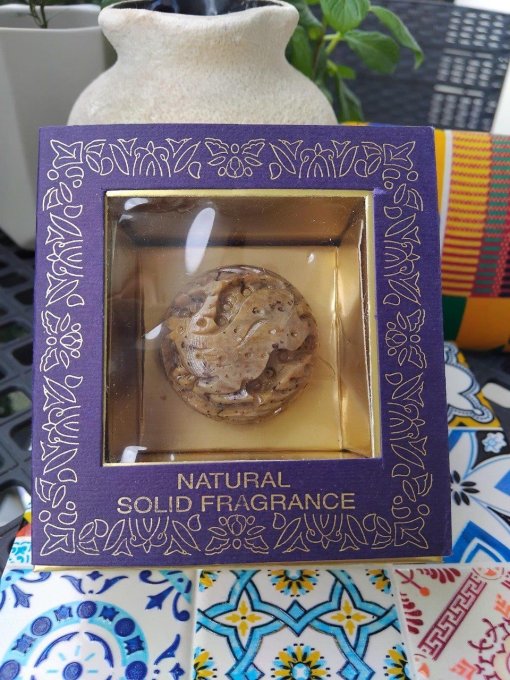 Kamasutra: Parfum solide dans un pot en pierre sculptée