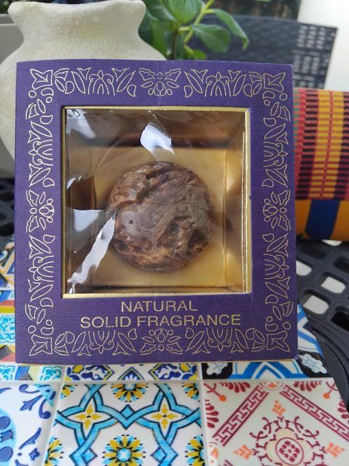 Night queen: Parfum solide dans un pot en pierre sculptée