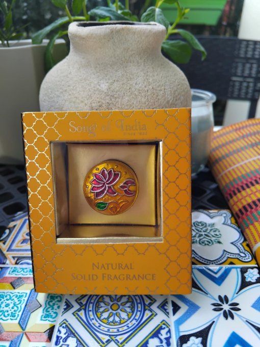 Santal/vetiver: Parfum solide dans un pot en laiton