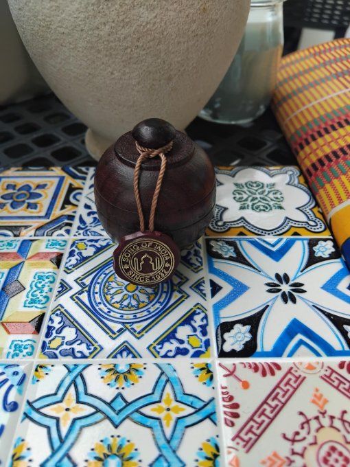 Opium et spring flower: Parfum solide dans un pot en palissandre