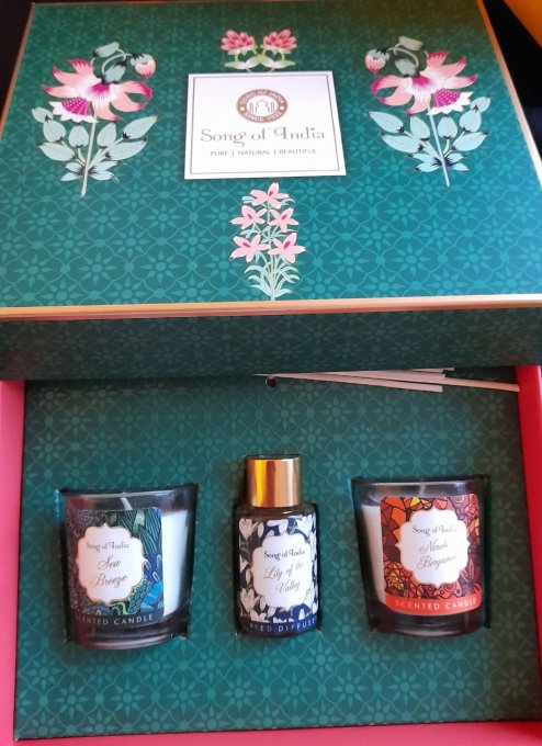 coffret cadeau avec 2 bougies et un diffuseur de parfum d'ambiance 