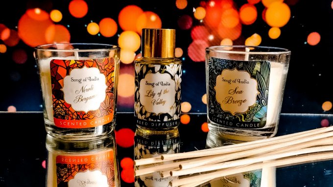 coffret cadeau avec 2 bougies et un diffuseur de parfum d'ambiance 