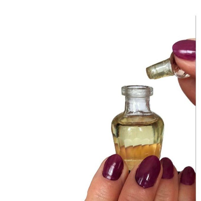 Attar en carafe travaillée à la main - 10ml